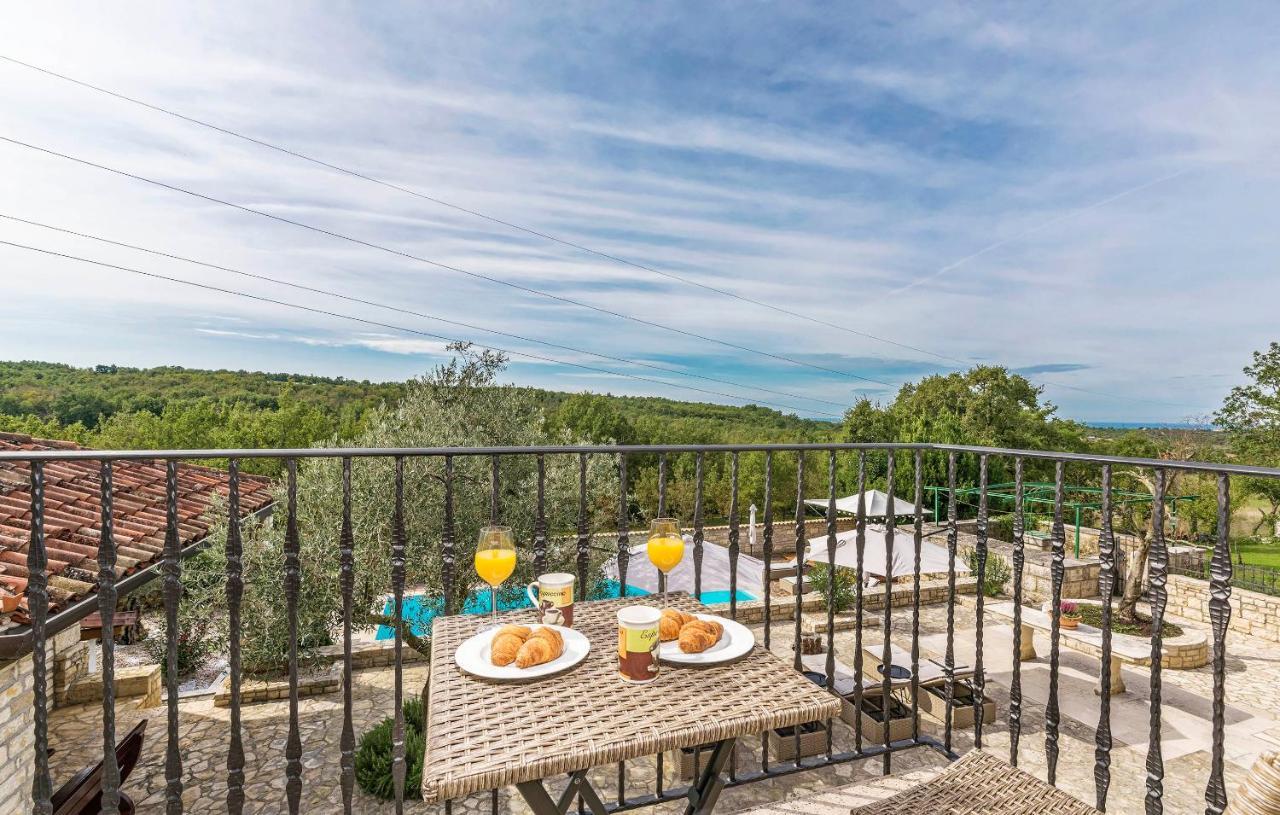 Villa Kluni By Rent Istria Momjan Exterior photo