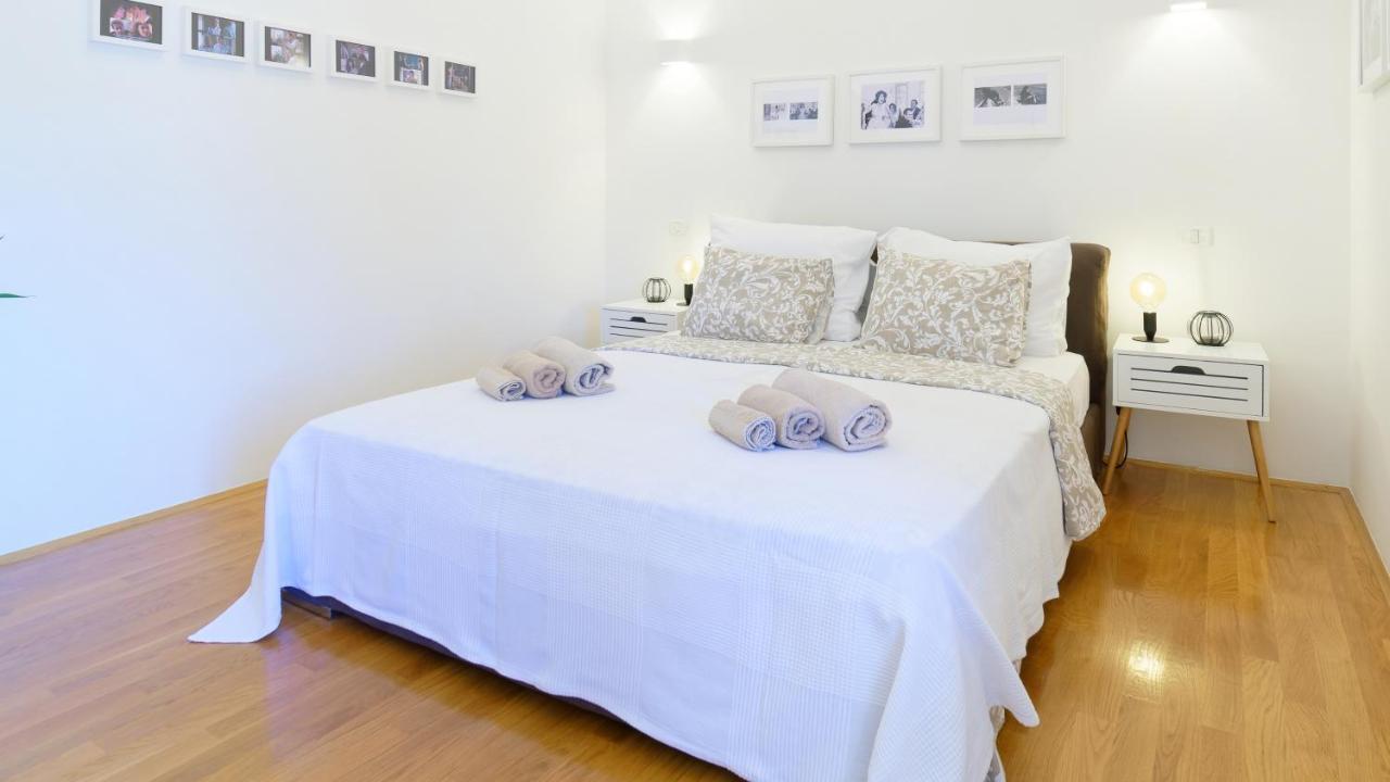 Villa Kluni By Rent Istria Momjan Exterior photo