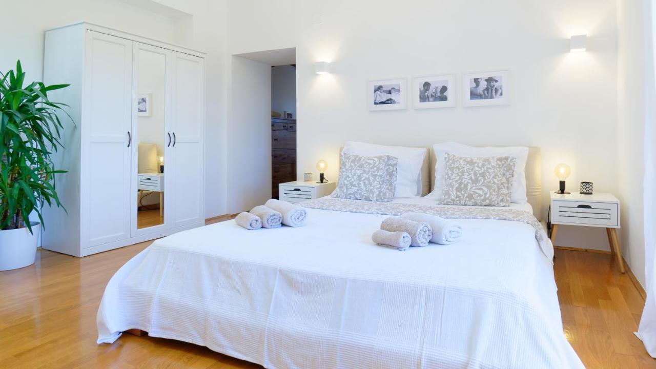 Villa Kluni By Rent Istria Momjan Exterior photo